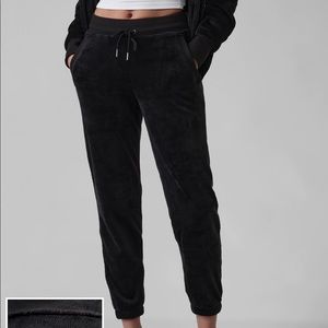 athleta double cozy karma jogger in black